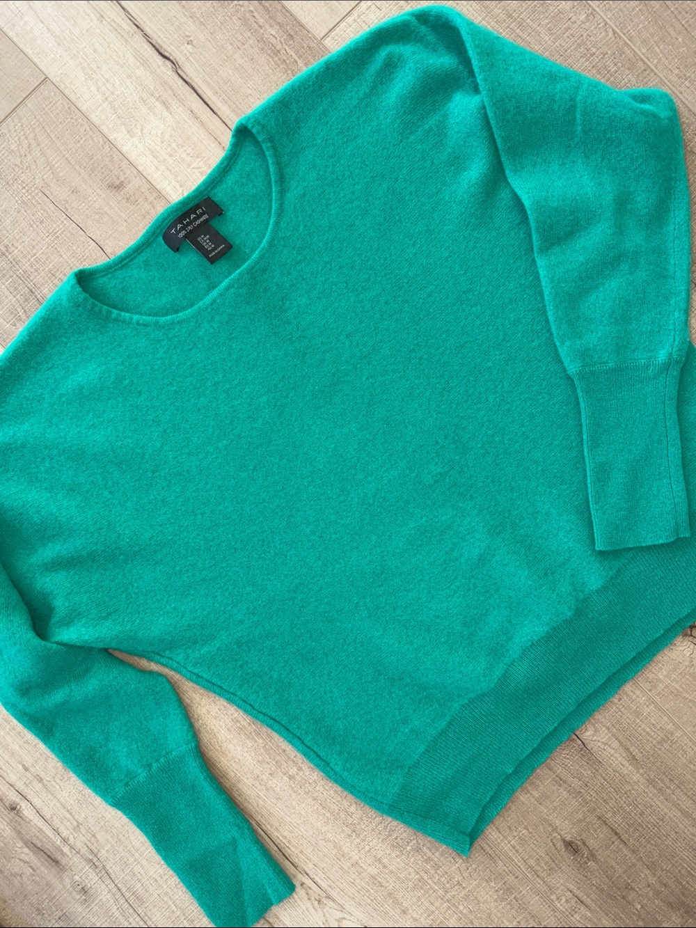 Tahari Women’s 100% Cashmere Kelly Green Dolman Sleeve Sweater-medium